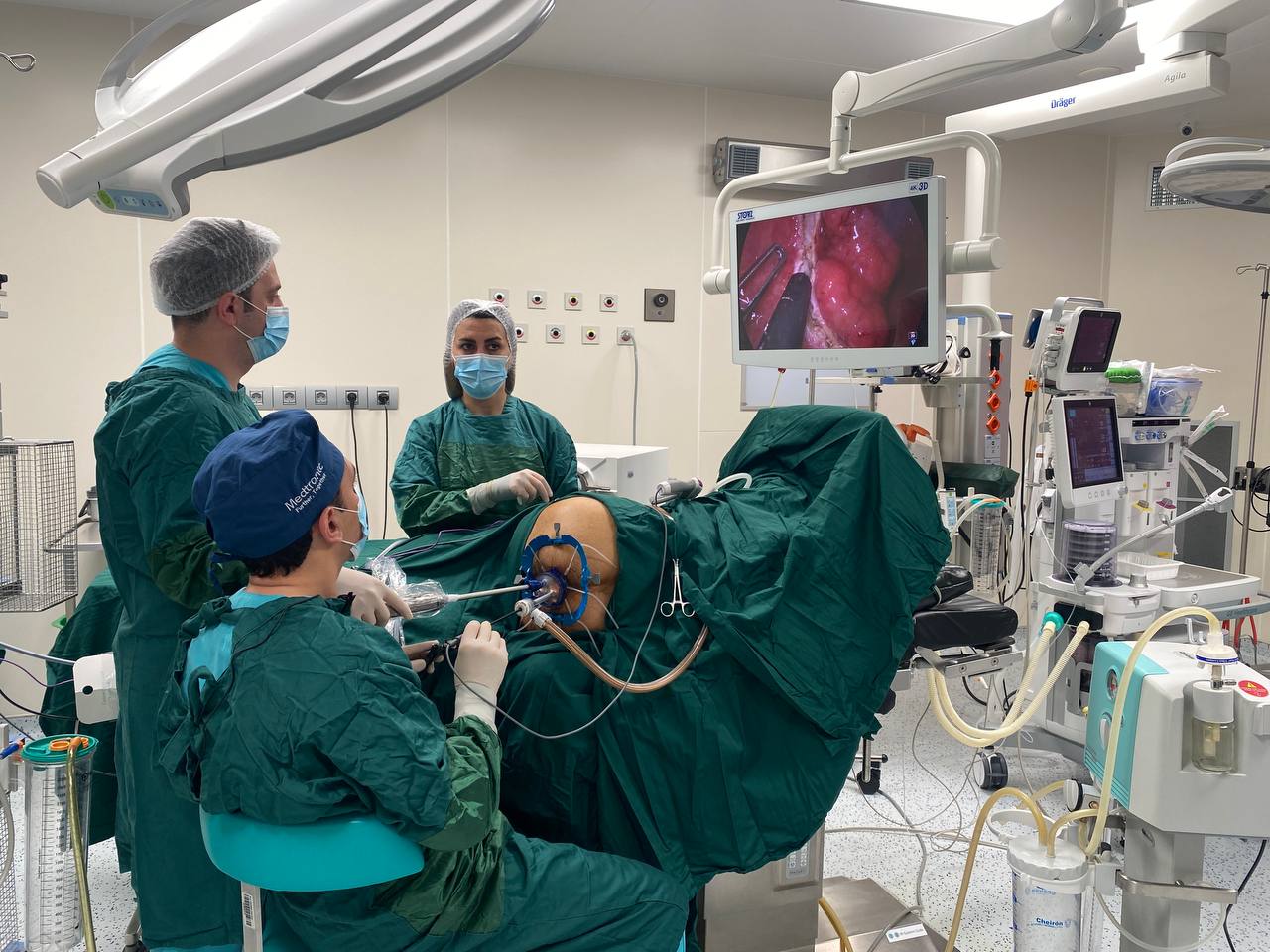 Azərbaycan Minimal İnvaziv Cərrahlar Cəmiyyətinin I Milli Konqresində canlı əməliyyat icra etdik